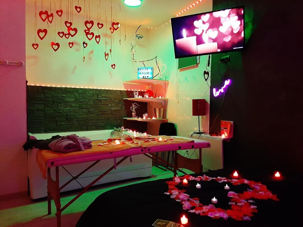 Loveroom Toulon 0*,  Franciaország